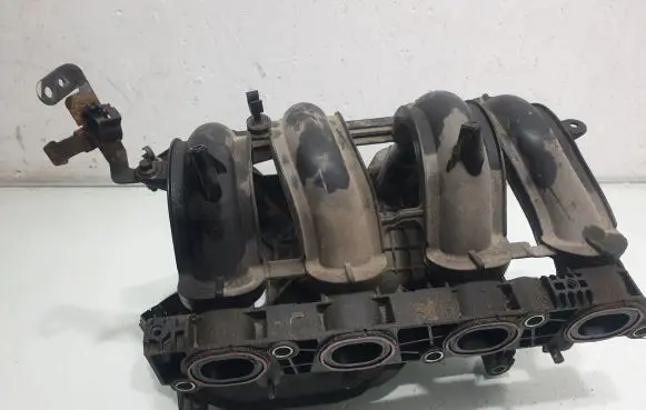 Ford Fiesta Intake manifold 8A6G9424A