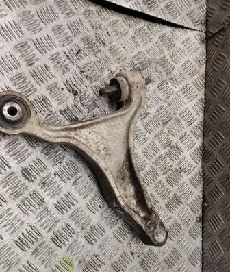 Volvo XC70 Front lower control arm/wishbone 