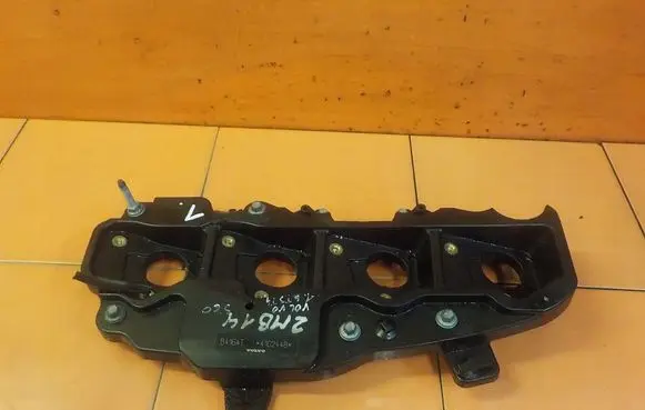 Volvo S60 Rocker cam cover BM5G12257EA ZAWOROW