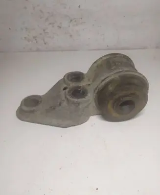 Volkswagen PASSAT B5.5 Rear axle beam mounts housing 8E0501521