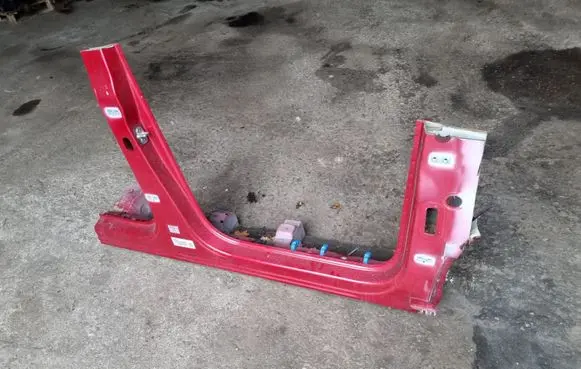 Front sill (body part)