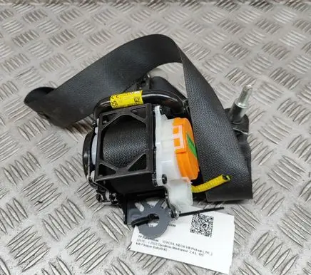 Toyota Hilux (AN120, AN130) Front seatbelt 732100K86