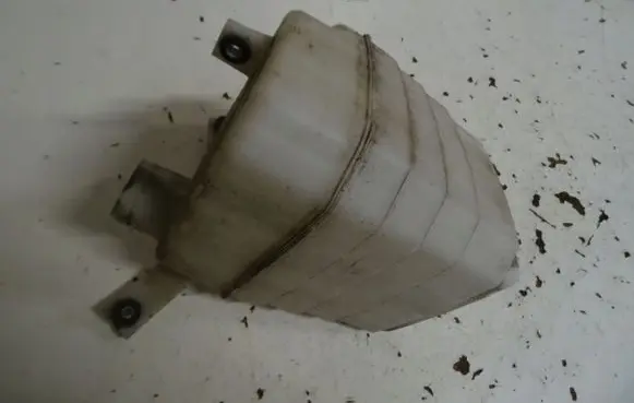 Toyota Prius (XW20) Windshield washer fluid reservoir/tank 1789321030
