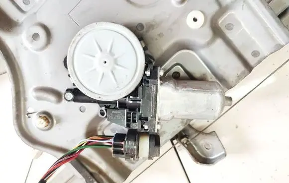 Front door window regulator motor