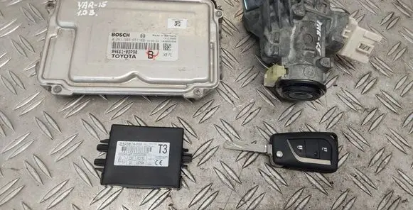Toyota Yaris Engine ECU kit and lock set 896610DP90 897800D130