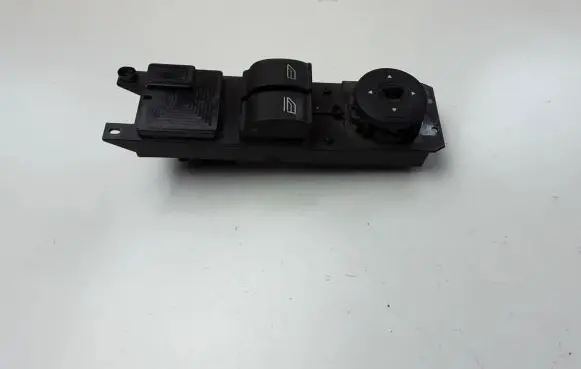 Ford Focus Electric window control switch AM5T14A132FA