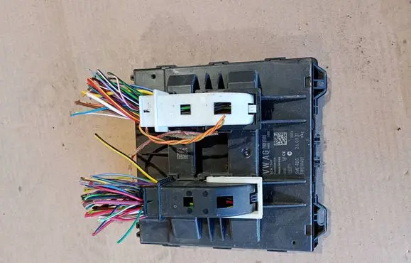 Volkswagen Transporter - Caravelle T5 Central body control module 7H0937088