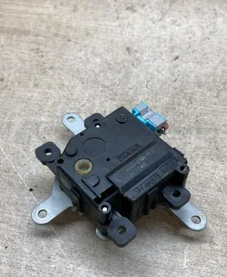 Toyota RAV 4 (XA40) Air flap motor/actuator 0638002160