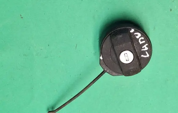 Volkswagen Caddy Fuel tank filler cap 1J0201553