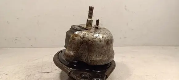 Lancia Thema Engine mount bracket