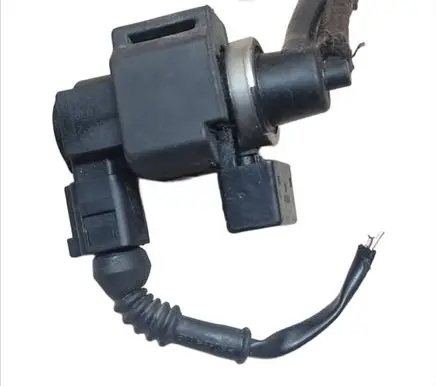 Volkswagen PASSAT B6 Turbo solenoid valve 8E0906628