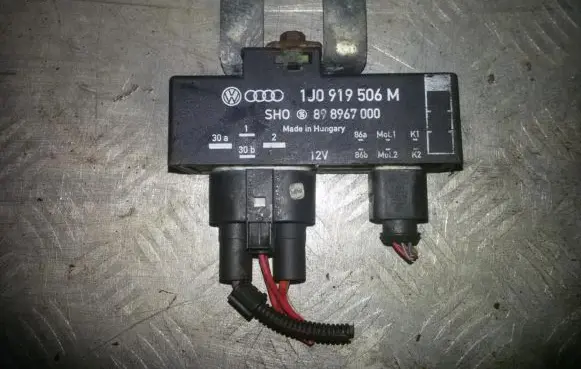 Skoda Fabia Mk1 (6Y) Coolant fan relay 1J0919506M 898967000