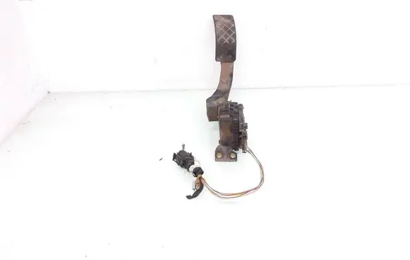 Volkswagen PASSAT B5 Accelerator throttle pedal 8D1721523 6PV00777007
