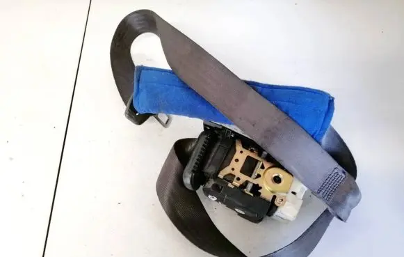 Fiat Punto (188) Front seatbelt 33006710e