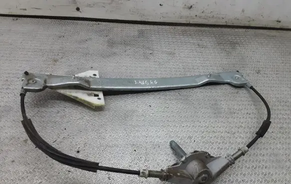 Rear door manual window regulator