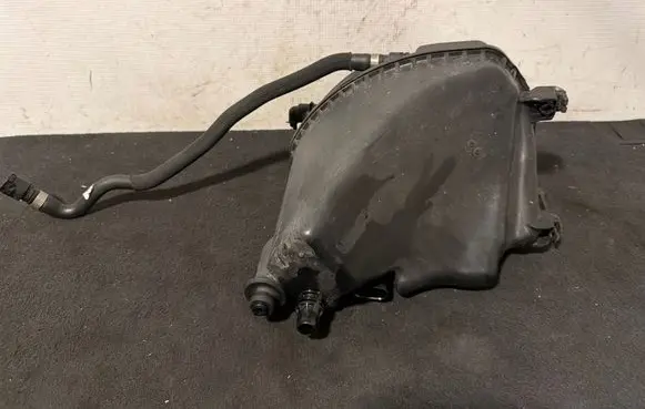 BMW X5 G05 Coolant expansion tank/reservoir 8689765 9894775