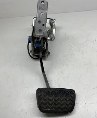 Lexus IS 220D-250-350 Brake pedal