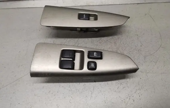 Toyota Corolla Verso E121 Electric window control switch 7423113110 7423213090