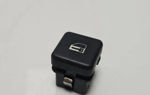 BMW 7 E38 Central locking switch button 8360828