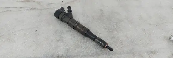 BMW 5 E39 Fuel injector 7785984 0445110047