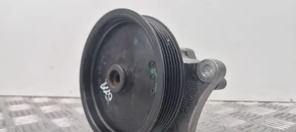 Mercedes-Benz E W212 Power steering pump A0054668201