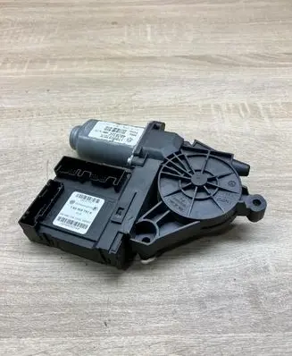 Volkswagen Golf Plus Front door window regulator motor 1K0959792K 1T0959702E