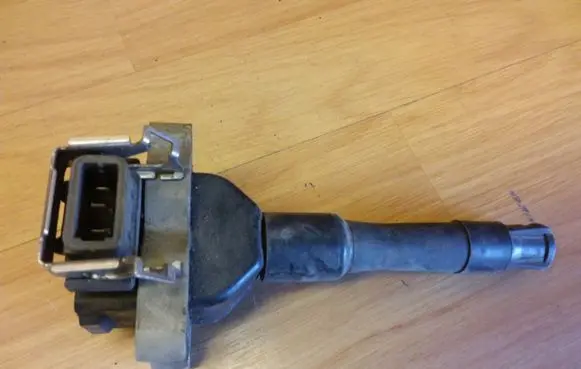 BMW 7 E38 High voltage ignition coil 1703359
