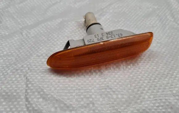BMW 3 E46 Front fender indicator light 63138370720