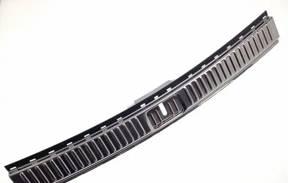 Trunk/boot sill cover protection