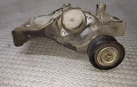 Opel Insignia A A/C compressor mount bracket 55582510