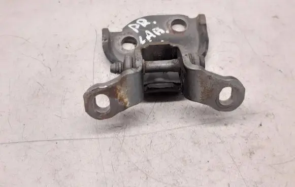 Honda CR-V Front door upper hinge