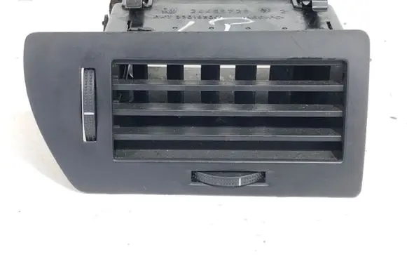 Rear air vent grill