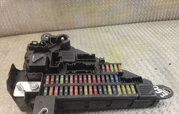 BMW 5 E60 E61 Fuse box set 6906618
