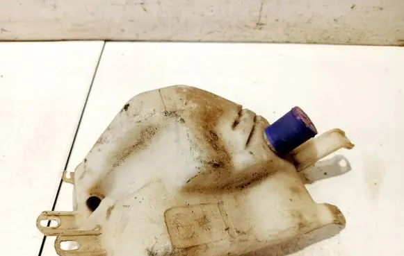Windshield washer fluid reservoir/tank