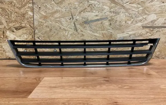 Volkswagen PASSAT B6 Front bumper lower grill 3C0853677