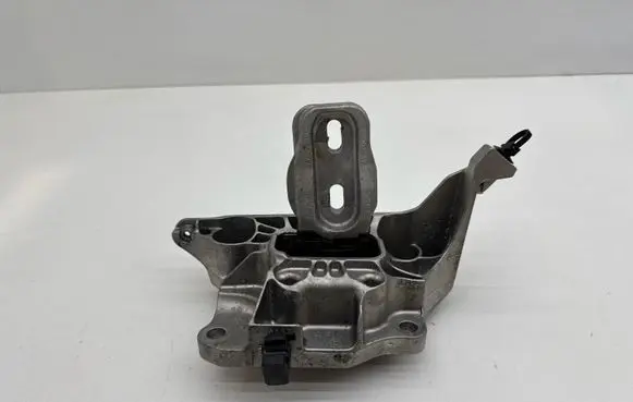 Opel Corsa F Engine mount bracket 9824312980