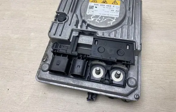 Volkswagen Golf VIII Voltage converter inverter 5WA959663A