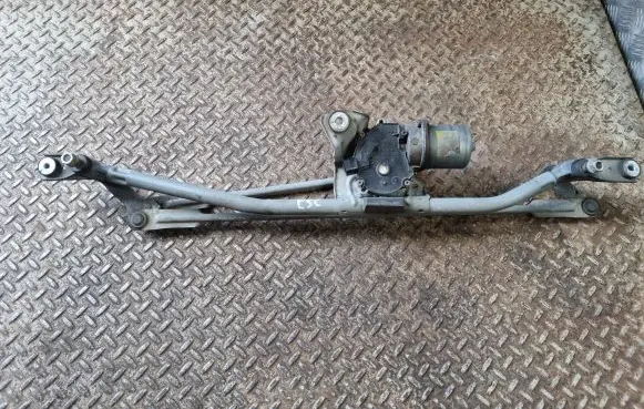 Cadillac Escalade Front wiper linkage 