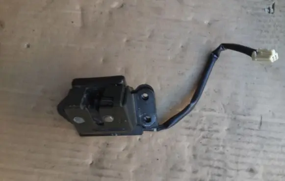 Ford Maverick Tailgate/trunk/boot lock/catch/latch