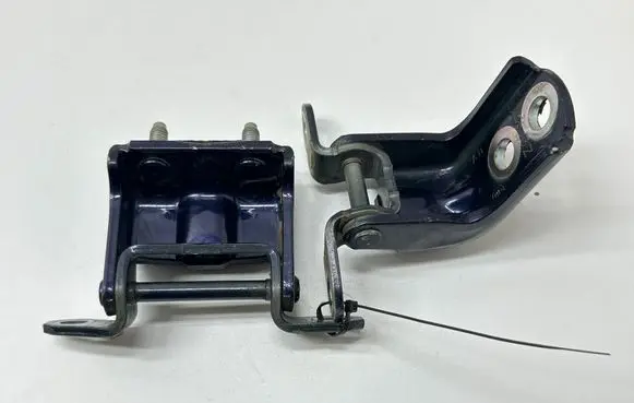 Nissan Pulsar Rear door hinge set 