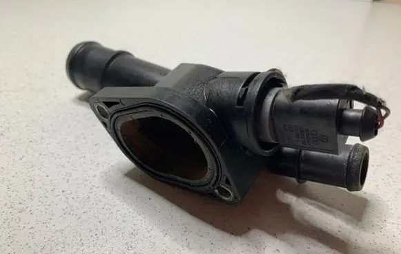 Volkswagen Touran I Engine coolant pipe/hose 03G121132 1J0973702