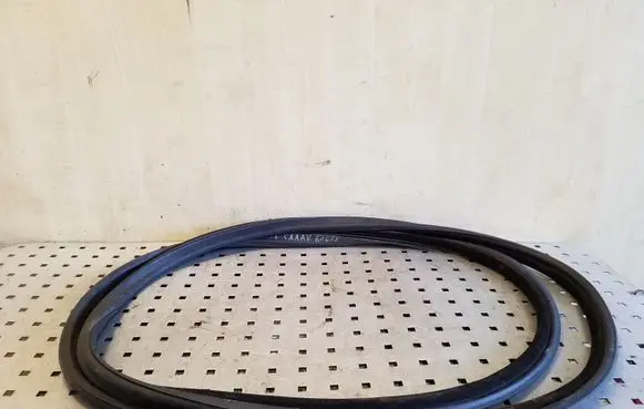 BMW 3 E46 Trunk rubber seal (body) 