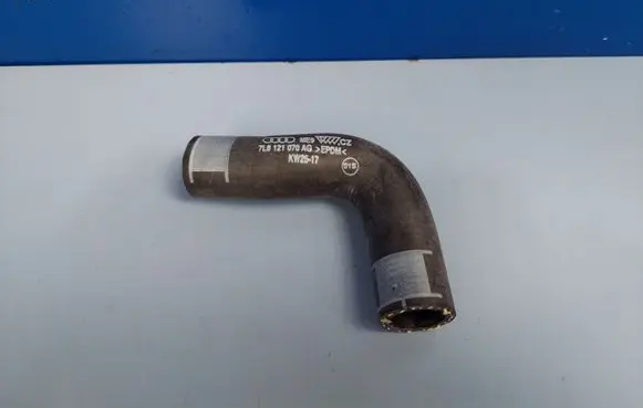 Audi Q7 4L Engine coolant pipe/hose 7L8121070AG