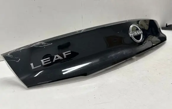 Nissan Leaf II (ZE1) Tailgate trim 908105SHOA