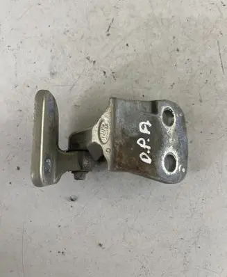 Land Rover Discovery 3 - LR3 Front door lower hinge 