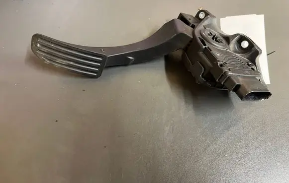 Volvo V60 Accelerator throttle pedal 31329059 6PV01083402