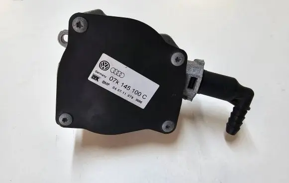 Volkswagen Jetta VI Vacuum pump 07K145100C