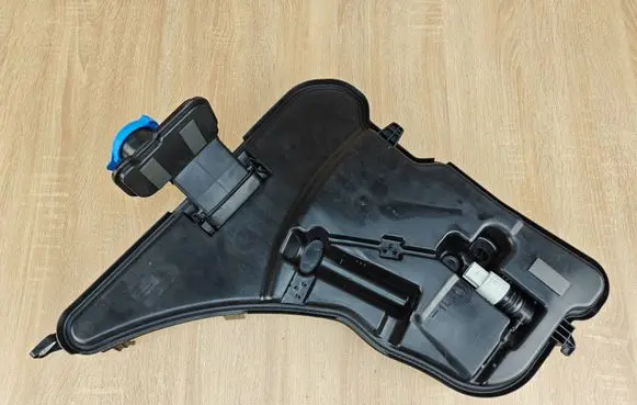 BMW 8 G16 Windshield washer fluid reservoir/tank 7435337 7435336