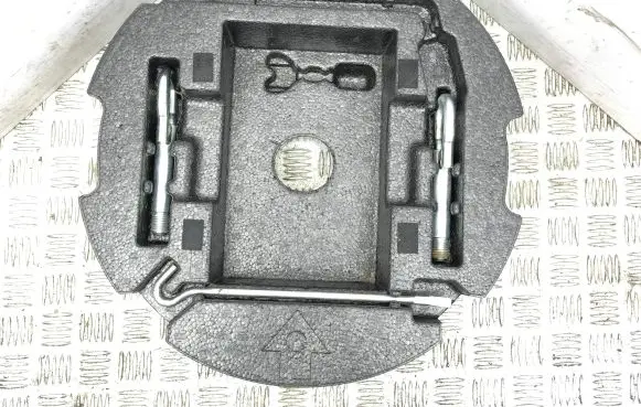 Mazda CX-7 Tool set 