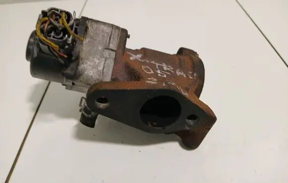 Nissan X-Trail T30 EGR valve